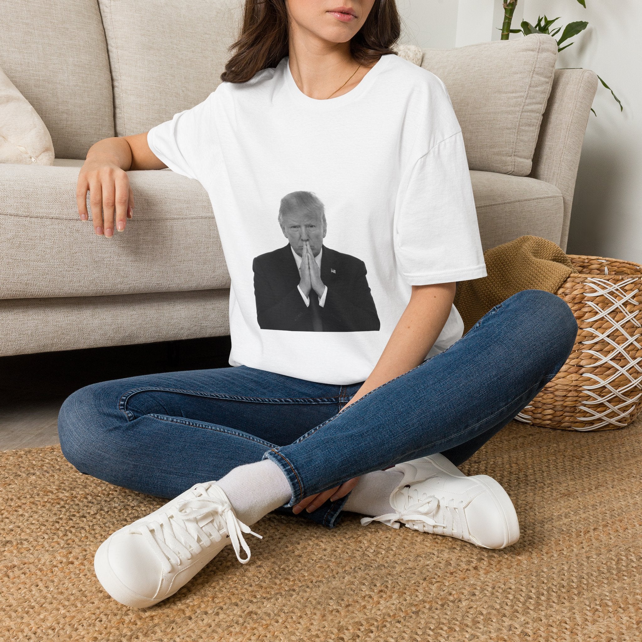 Praying - T-Shirt