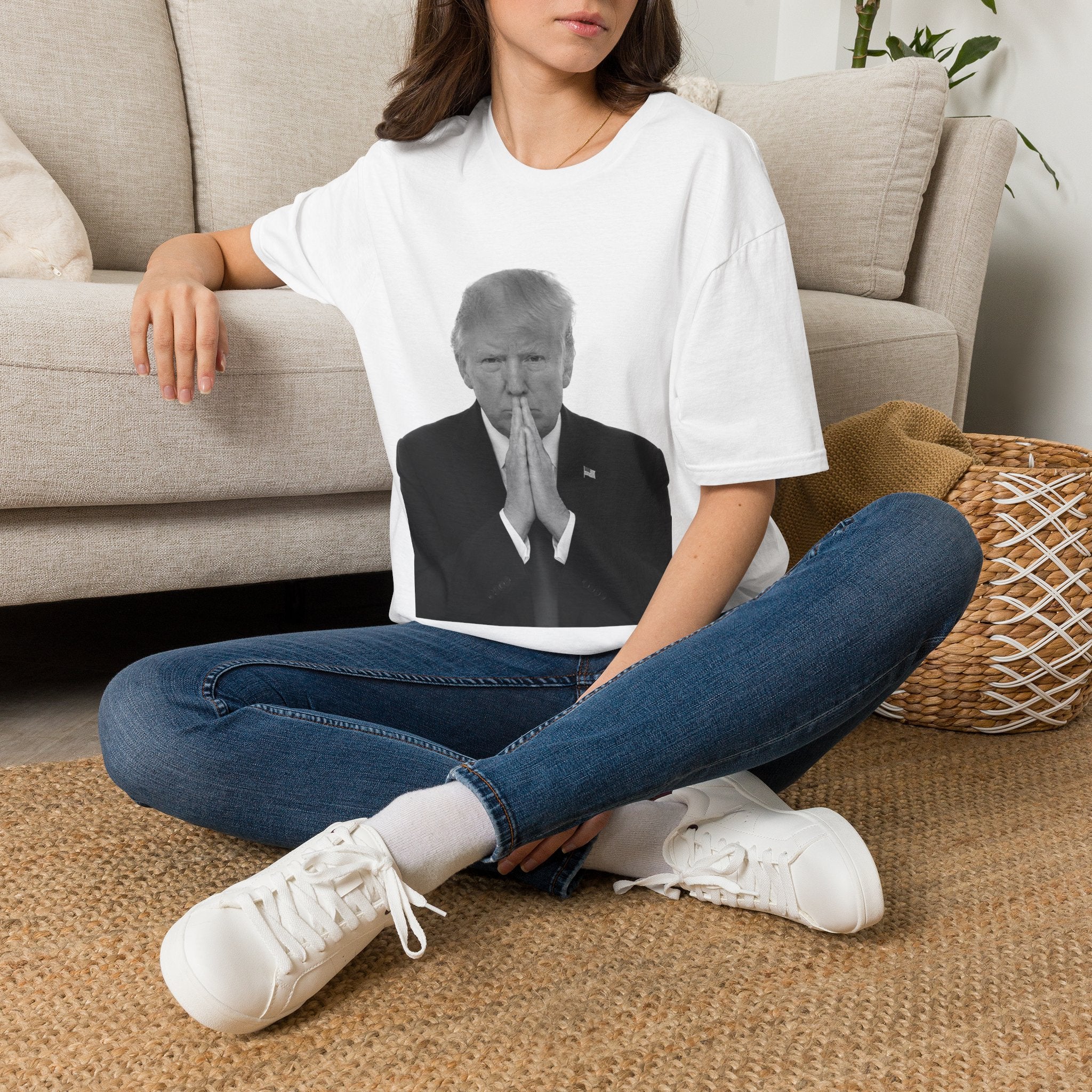 Praying - T-Shirt